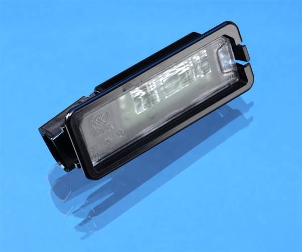 MENTOR-Automotive-Lichtlösungen-Produktportfolio-Exterieur-LED-Kennzeichenleuchte-1